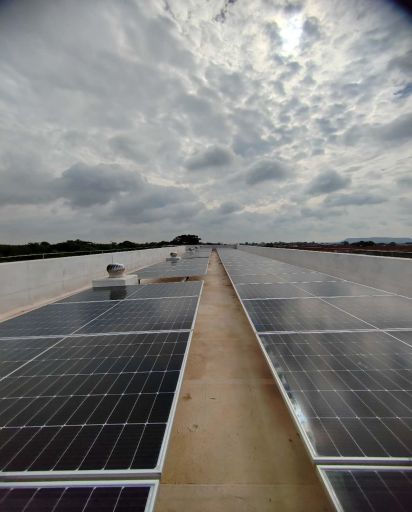 Système de micro-réseau de stockage d'énergie solaire diesel de 60 kW/230 kWh au Congo